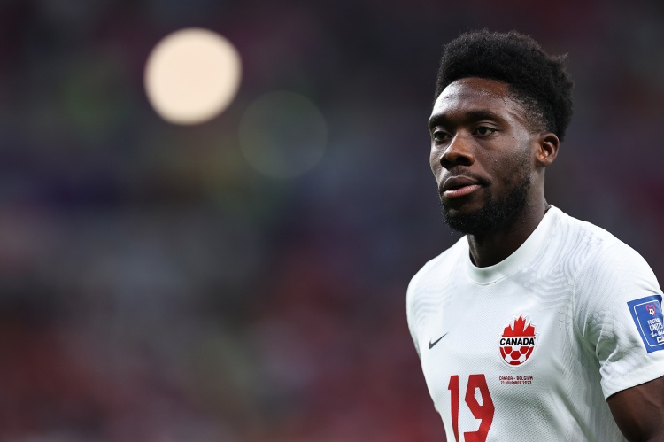 希望無礙，羅馬諾：阿方索-戴維斯因腳踝受傷提前被換下