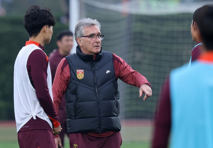 足球報談國足陣容：若韋世豪頂在鋒線則陣型442，若雙后腰則4231