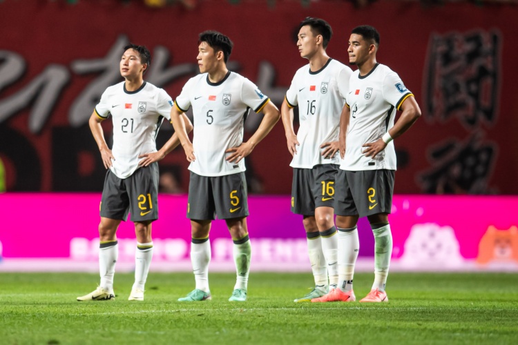 東體：國足防線基本推倒重來，戰澳大利亞要承受的壓力不難想象